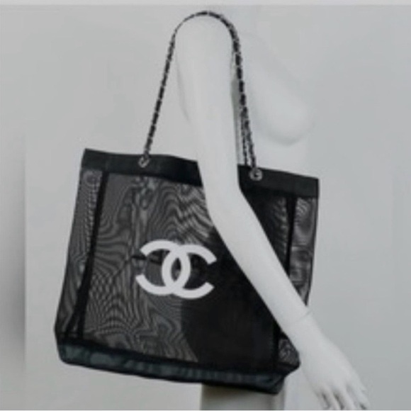 CHANEL
Chanel Mesh tote Bag included
Makeup Pouch - Picture 2 of 13